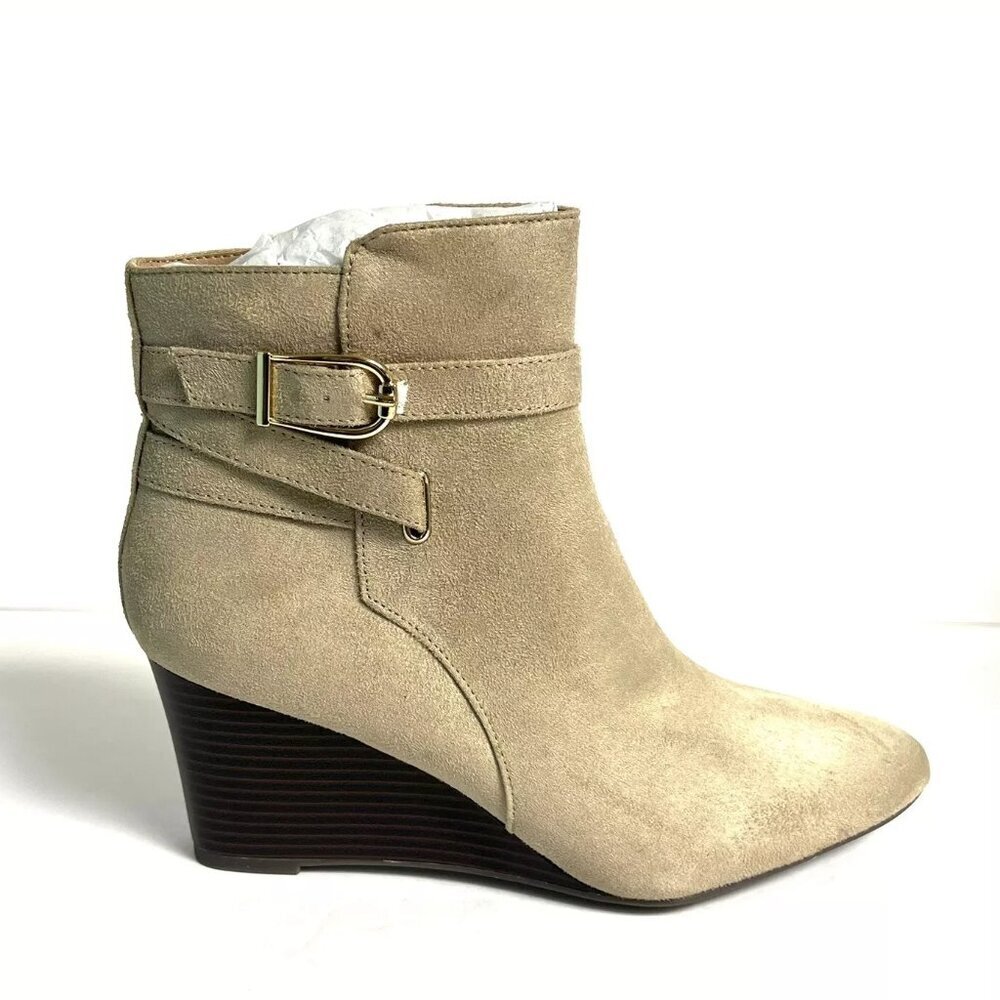 Life Stride Womenโs Gio Beige Ankle Boots 10M